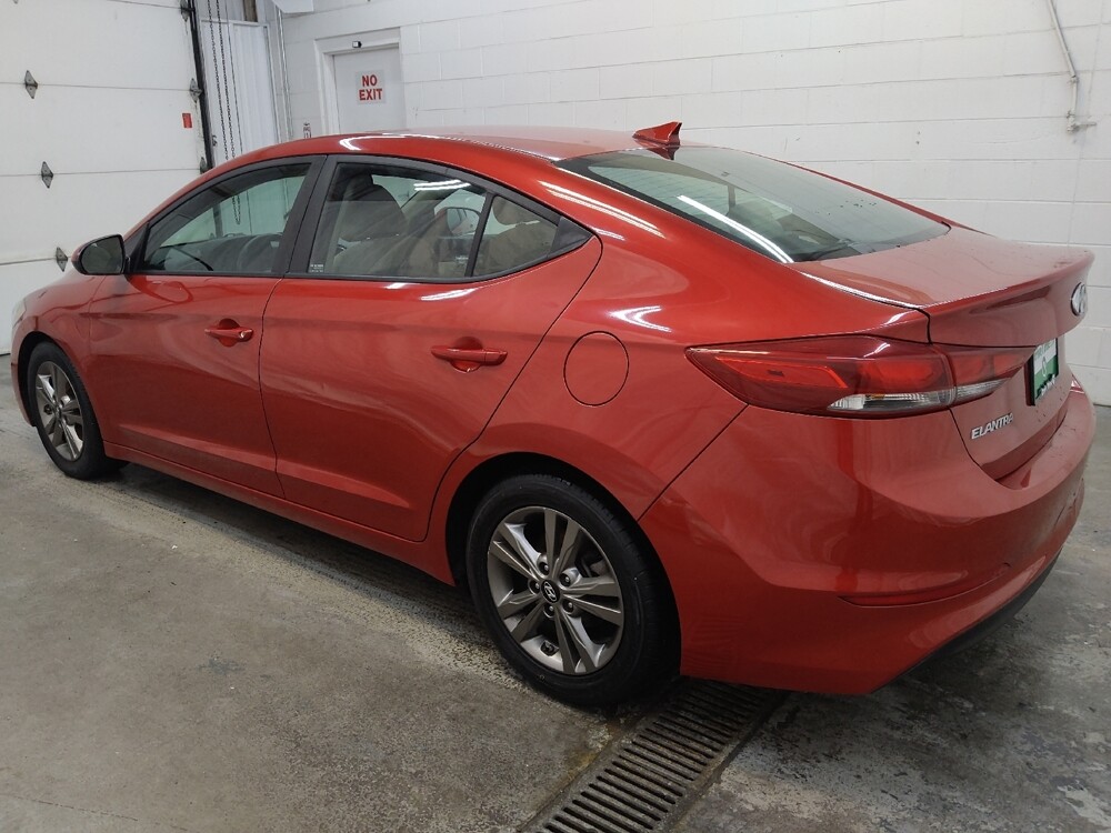 2018 Hyundai Elantra in Fairfield, OH 45014 - 18118892 3