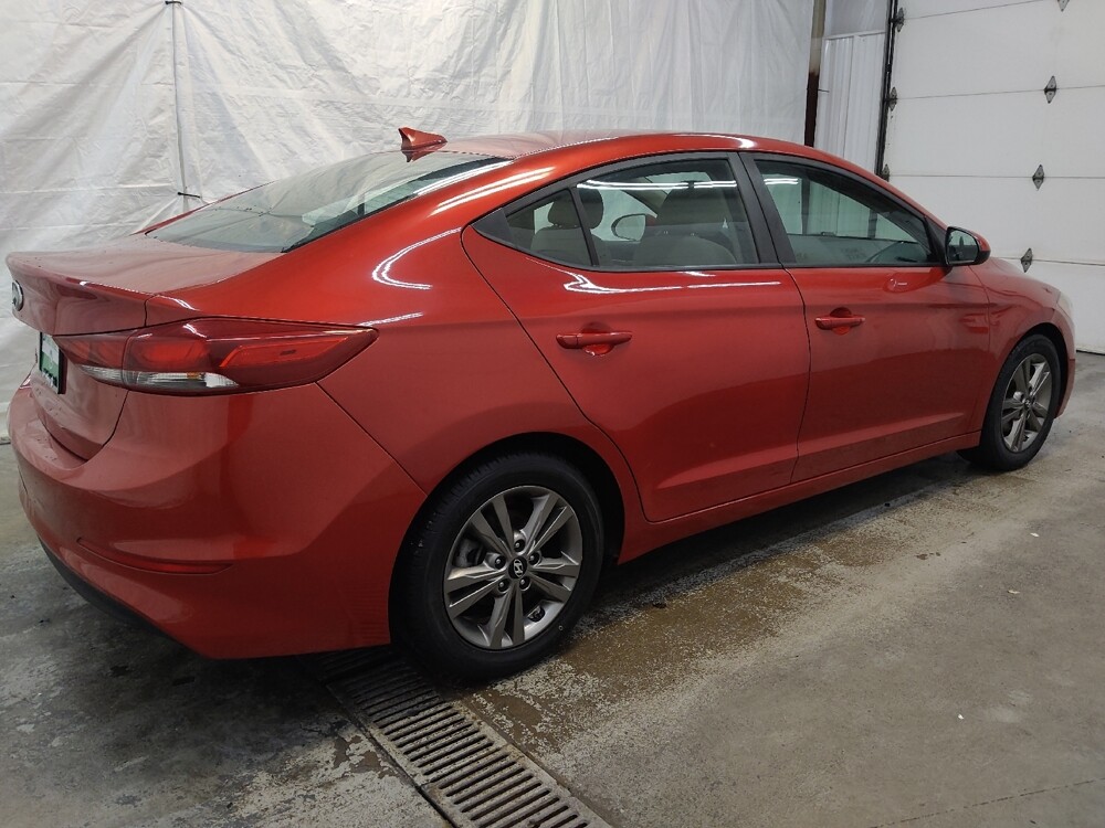 2018 Hyundai Elantra in Fairfield, OH 45014 - 18118892 10