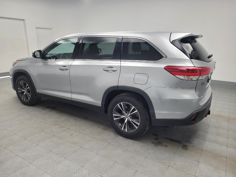 2019 Toyota Highlander in Memphis, TN 38115 - 18118946 3