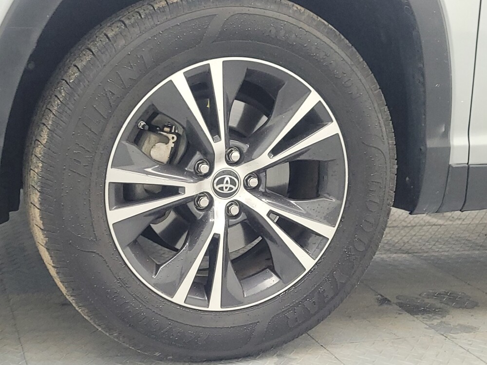 2019 Toyota Highlander in Memphis, TN 38115 - 18118946 31