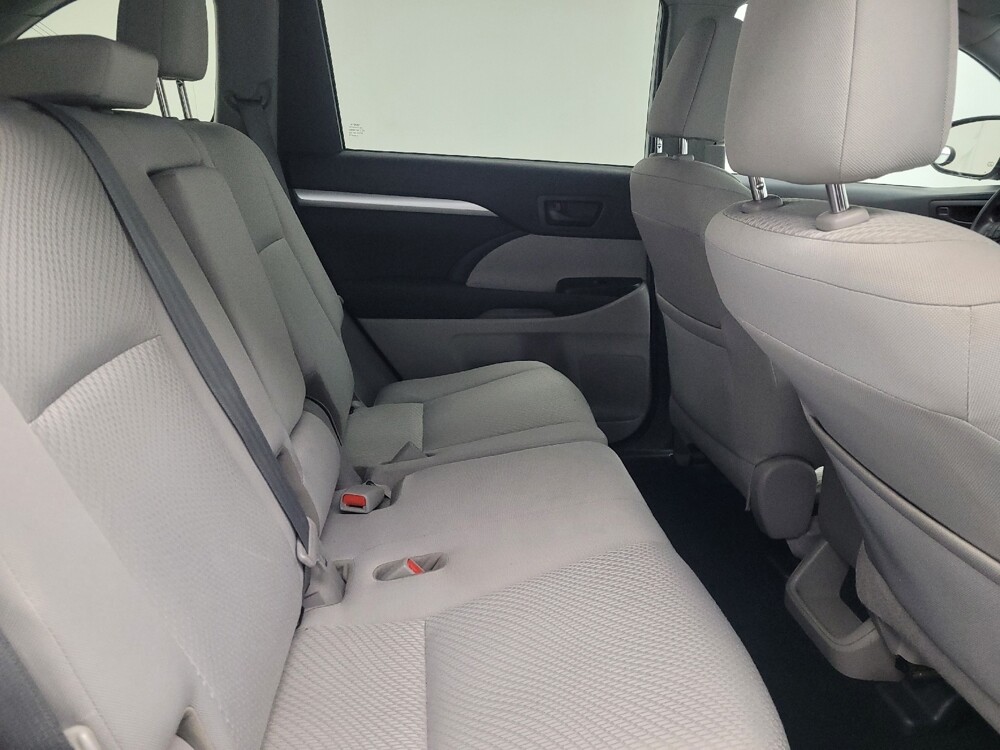 2019 Toyota Highlander in Memphis, TN 38115 - 18118946 19