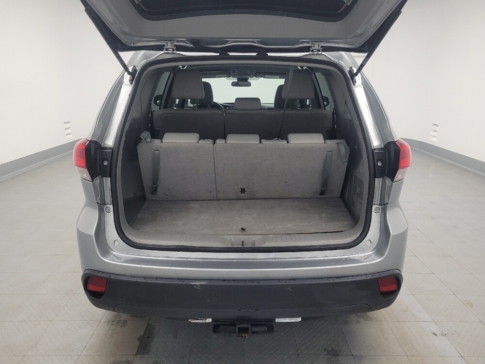 2019 Toyota Highlander in Memphis, TN 38115 - 18118946 29
