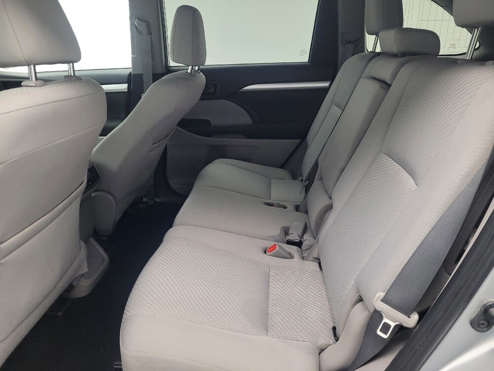 2019 Toyota Highlander in Memphis, TN 38115 - 18118946 18