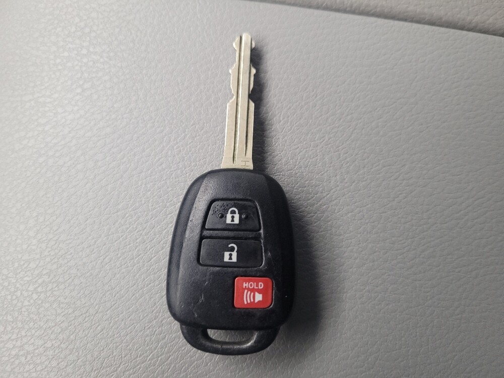 2019 Toyota Highlander in Memphis, TN 38115 - 18118946 32