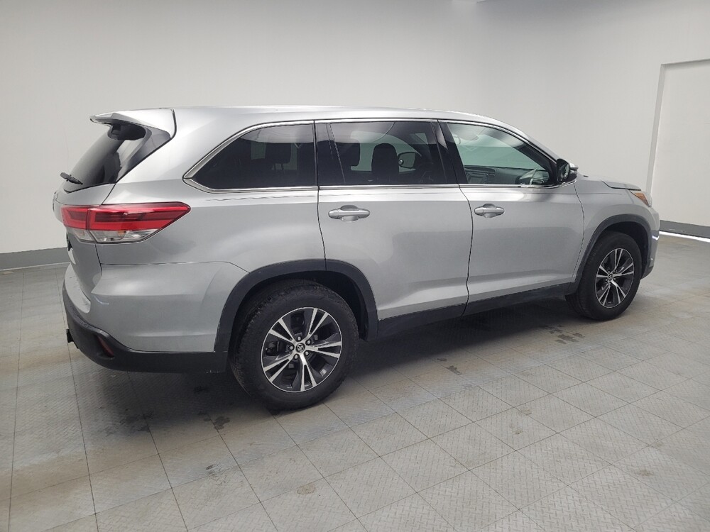 2019 Toyota Highlander in Memphis, TN 38115 - 18118946 10