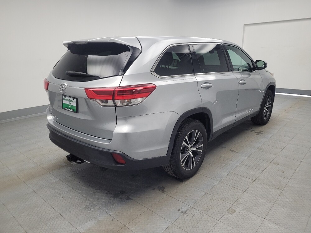 2019 Toyota Highlander in Memphis, TN 38115 - 18118946 9