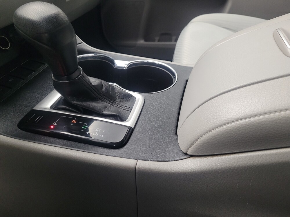 2019 Toyota Highlander in Memphis, TN 38115 - 18118946 26