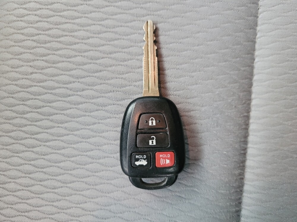 2018 Toyota Corolla in Huntsville, AL 35816 - 18118949 32