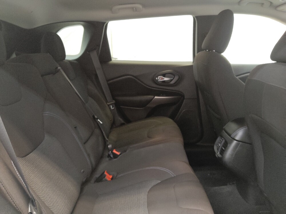 2019 Jeep Cherokee in Fairfield, OH 45014 - 18118971 19