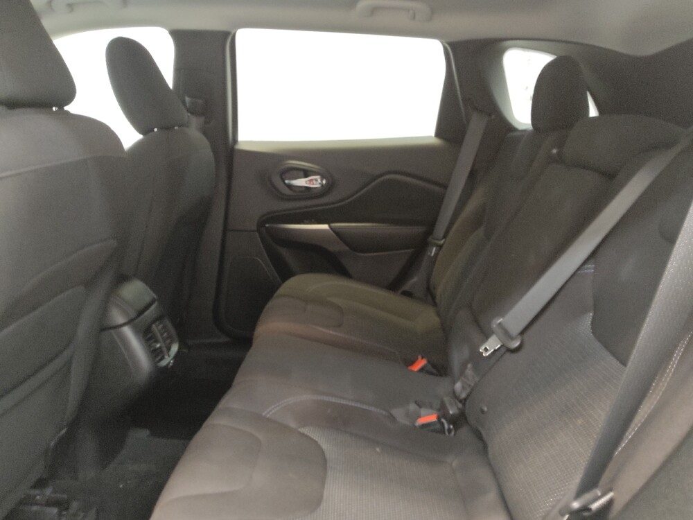 2019 Jeep Cherokee in Fairfield, OH 45014 - 18118971 18