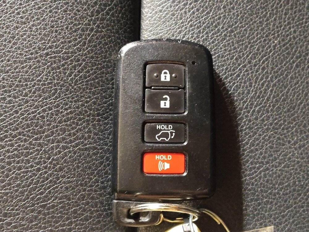 2018 Toyota RAV4 in Fort Worth, TX 76116 - 18119235 32