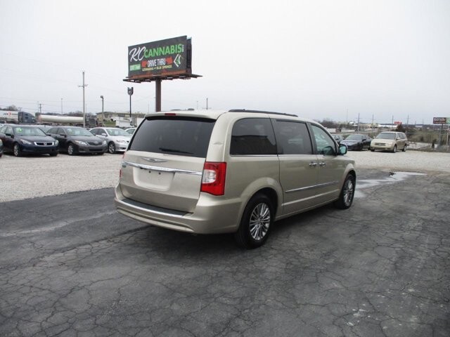 2013 Chrysler Town & Country in Oak Grove, MO 64075 - 18119241 5