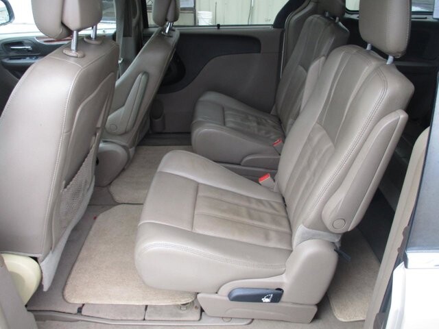 2013 Chrysler Town & Country in Oak Grove, MO 64075 - 18119241 10