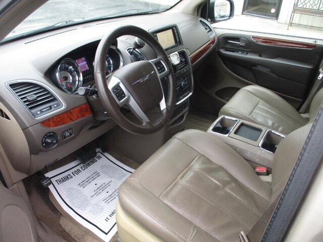 2013 Chrysler Town & Country in Oak Grove, MO 64075 - 18119241 9