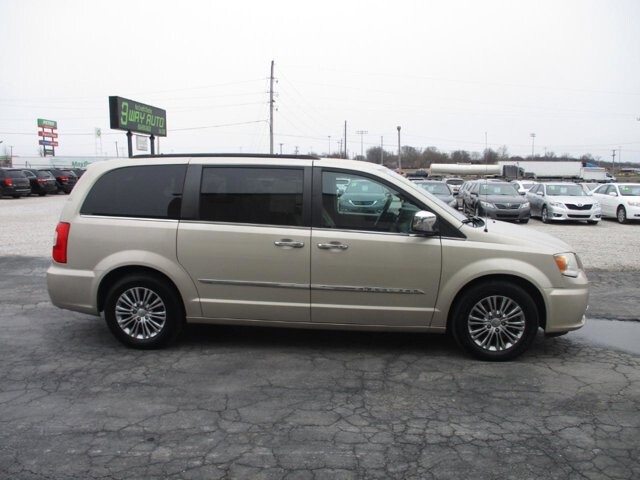2013 Chrysler Town & Country in Oak Grove, MO 64075 - 18119241 4