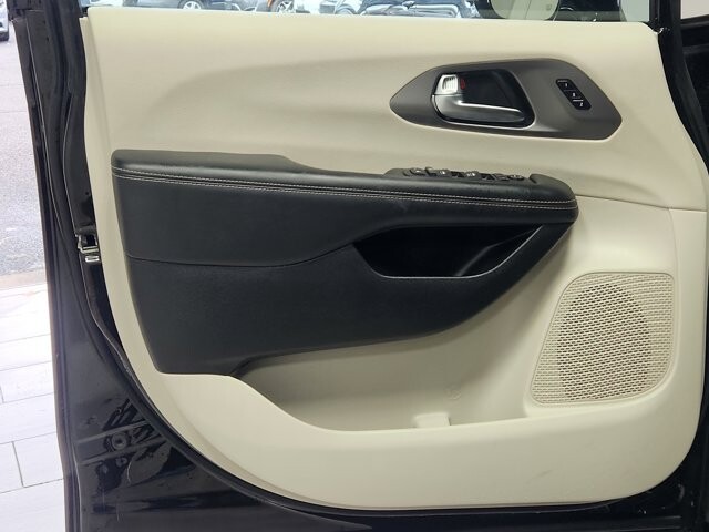 2024 Chrysler Pacifica in Cinnaminson, NJ 08077 - 18119244 10