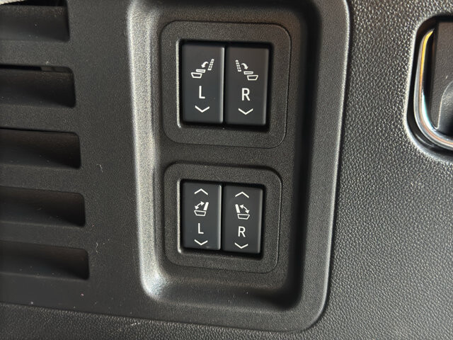 2025 Chevrolet Traverse in Burlington, WI 53105 - 18119272 26