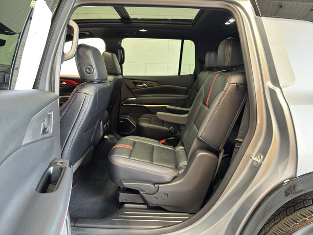 2025 Chevrolet Traverse in Burlington, WI 53105 - 18119272 13