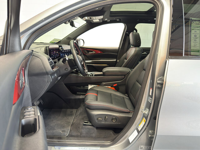 2025 Chevrolet Traverse in Burlington, WI 53105 - 18119272 19