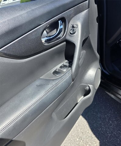2017 Nissan Rogue in Mesa, AZ 85212 - 18119288 28