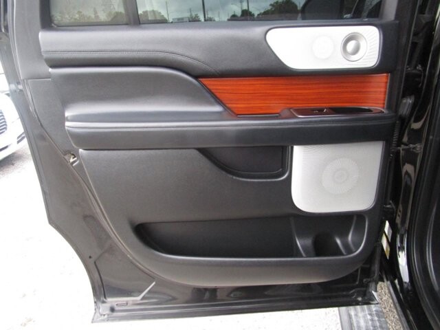 2018 Lincoln Navigator L in Tampa, FL 33604-6914 - 18119297 18