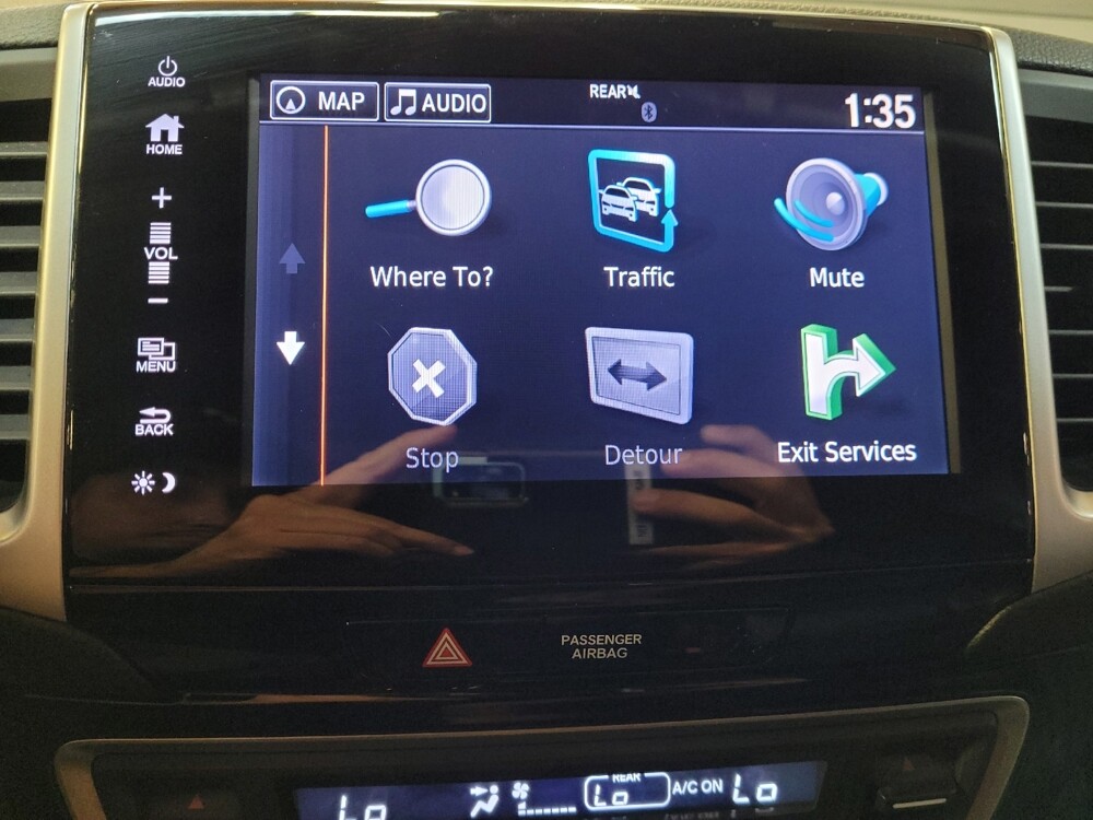 2018 Honda Pilot in Fresno, CA 93726 - 18119304 25