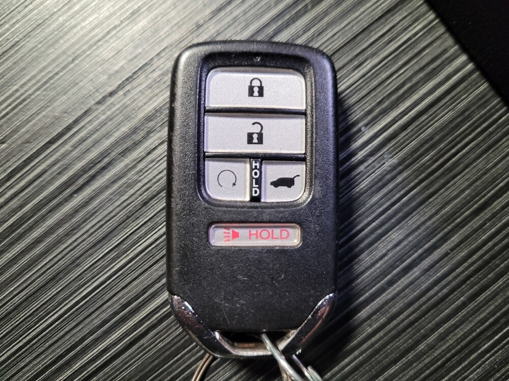 2018 Honda Pilot in Fresno, CA 93726 - 18119304 32