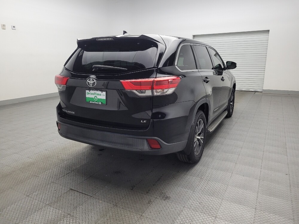 2019 Toyota Highlander in Oklahoma City, OK 73139 - 18119359 9