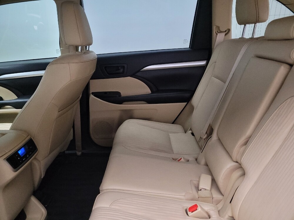 2019 Toyota Highlander in Oklahoma City, OK 73139 - 18119359 18