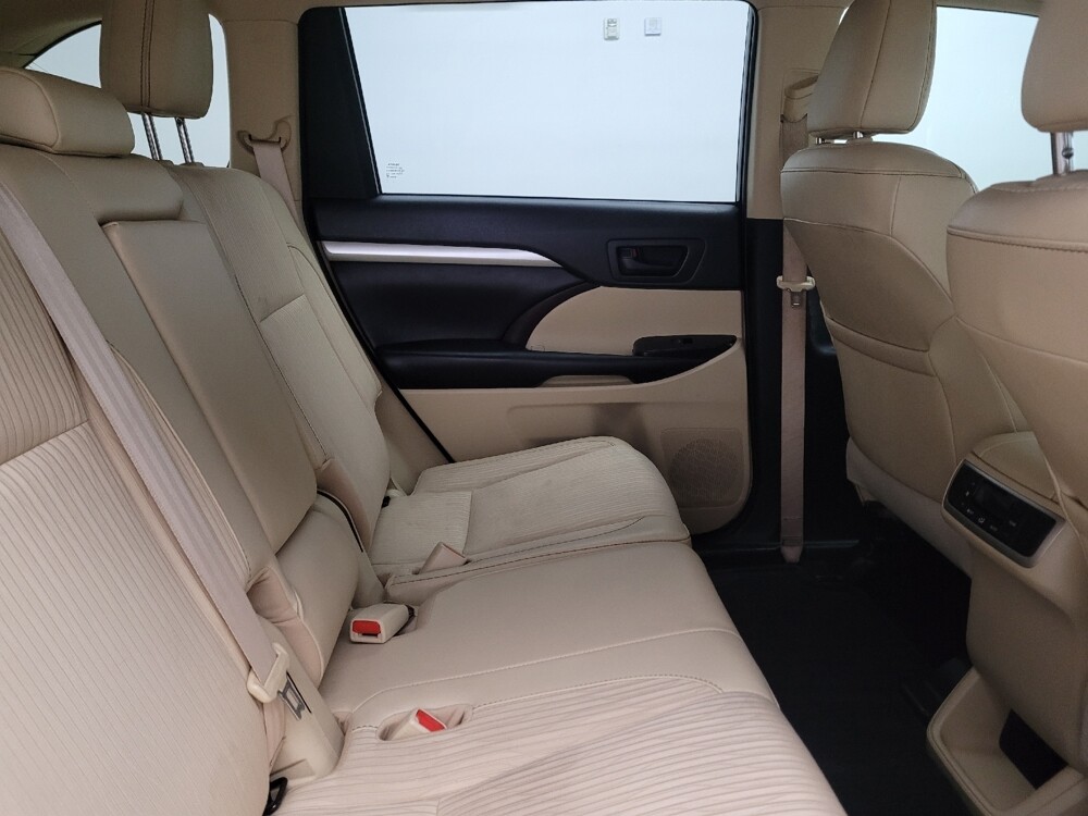 2019 Toyota Highlander in Oklahoma City, OK 73139 - 18119359 19