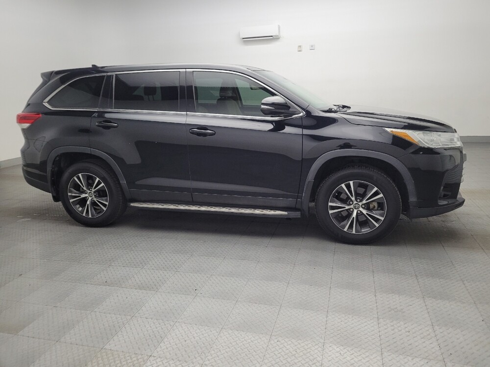 2019 Toyota Highlander in Oklahoma City, OK 73139 - 18119359 11