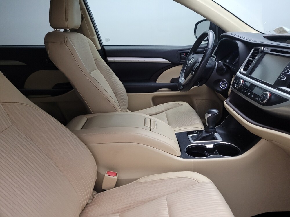 2019 Toyota Highlander in Oklahoma City, OK 73139 - 18119359 21