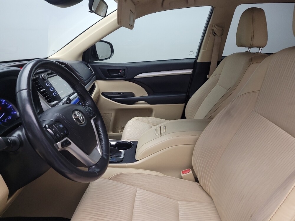 2019 Toyota Highlander in Oklahoma City, OK 73139 - 18119359 17