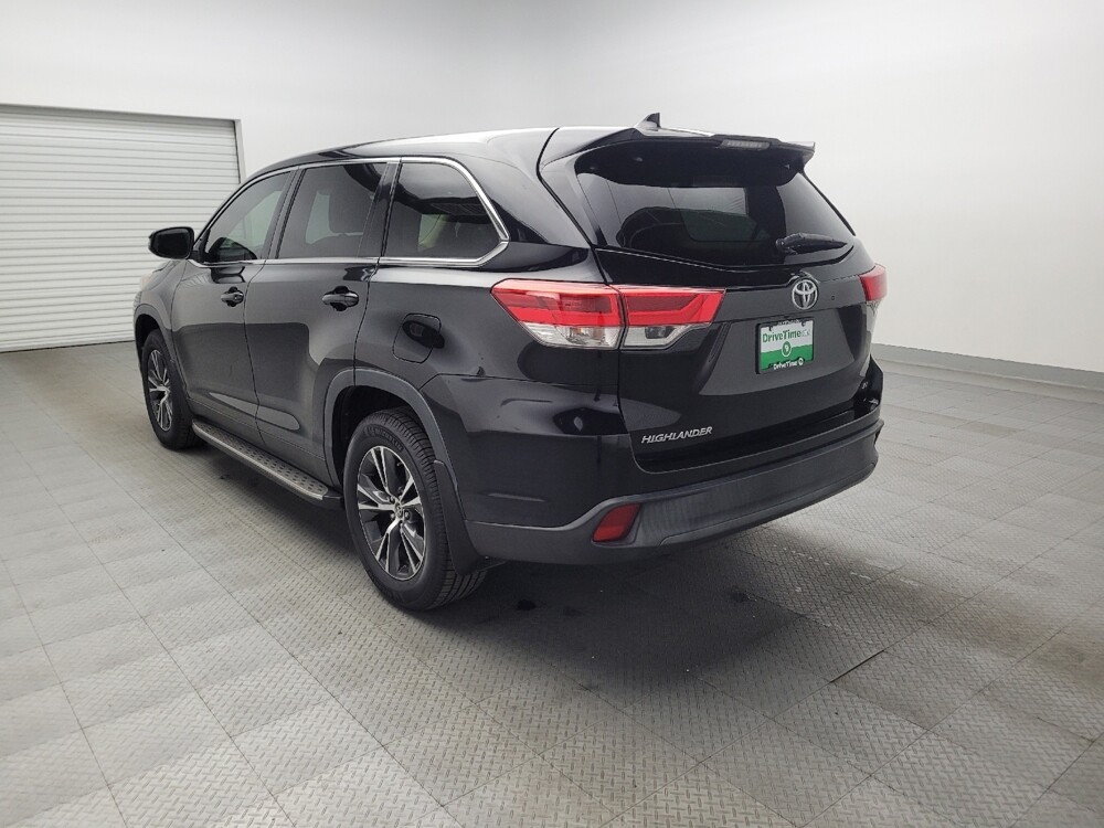 2019 Toyota Highlander in Oklahoma City, OK 73139 - 18119359 5