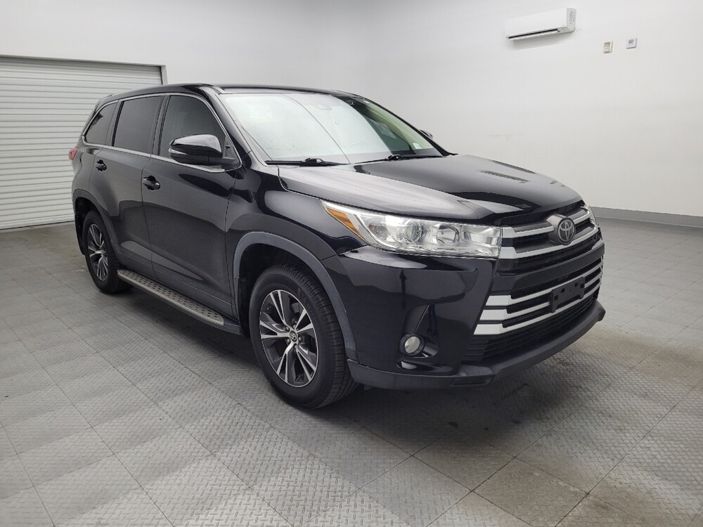 2019 Toyota Highlander in Oklahoma City, OK 73139 - 18119359 13