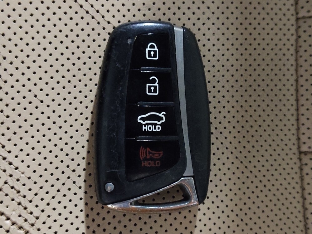 2016 Hyundai Genesis in Pensacola, FL 32505 - 18119421 32