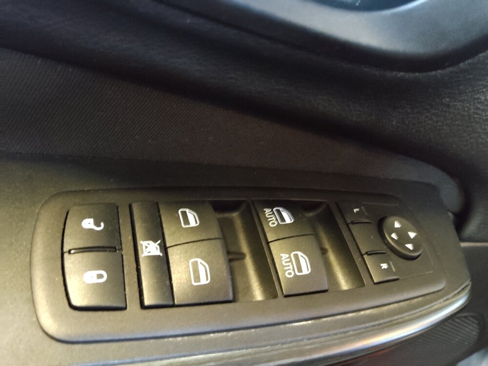 2016 Jeep Cherokee in Charleston, SC 29414 - 18119458 27