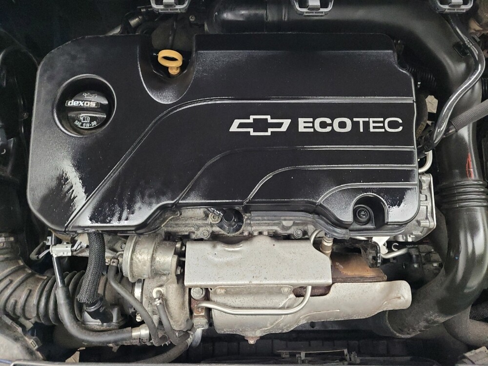 2016 Chevrolet Cruze in Eastpointe, MI 48021 - 18119544 30