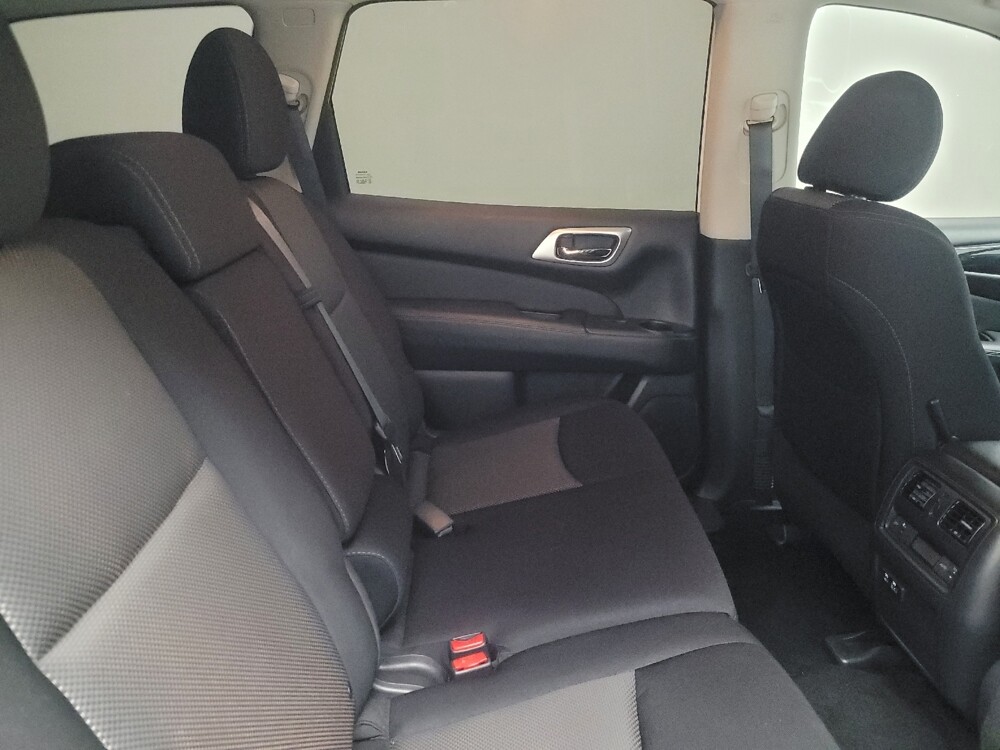 2020 Nissan Pathfinder in Indianapolis, IN 46222 - 18119554 19