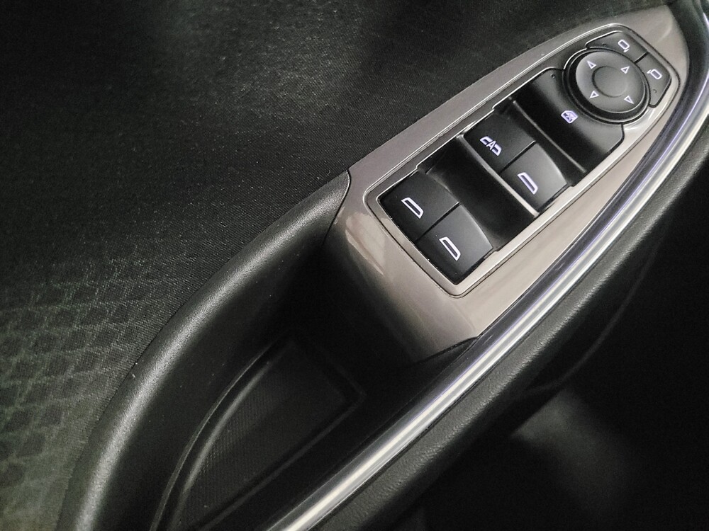 2018 Chevrolet Malibu in Knoxville, TN 37923 - 18119562 27