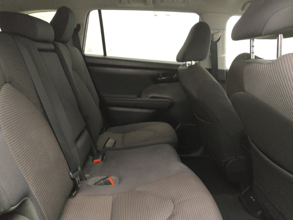 2021 Toyota Highlander in Arlington, TX 76011 - 18119596 19