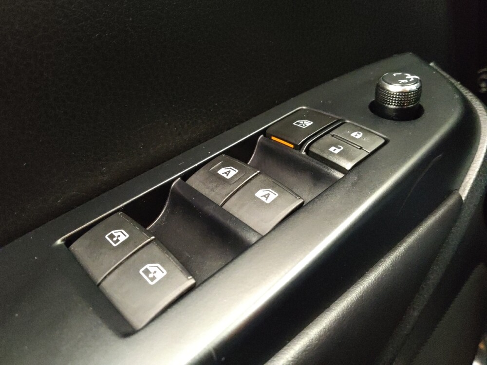 2019 Toyota Highlander in Phoenix, AZ 85022 - 18119600 27