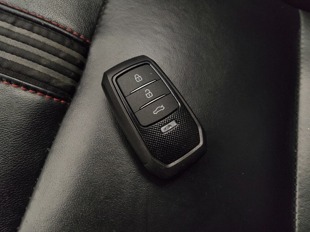 2019 Toyota Highlander in Phoenix, AZ 85022 - 18119600 32