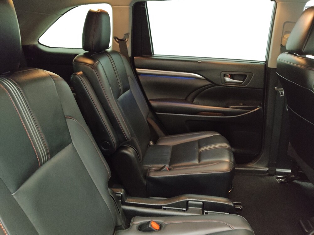2019 Toyota Highlander in Phoenix, AZ 85022 - 18119600 19
