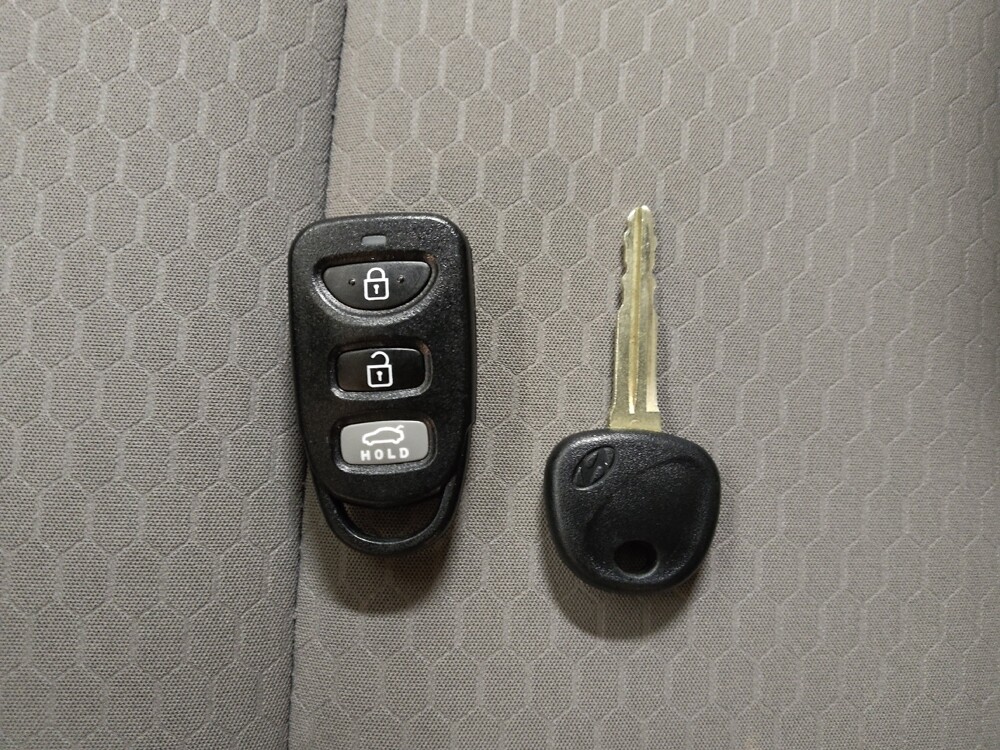 2019 Hyundai Elantra in Gastonia, NC 28056 - 18119632 32