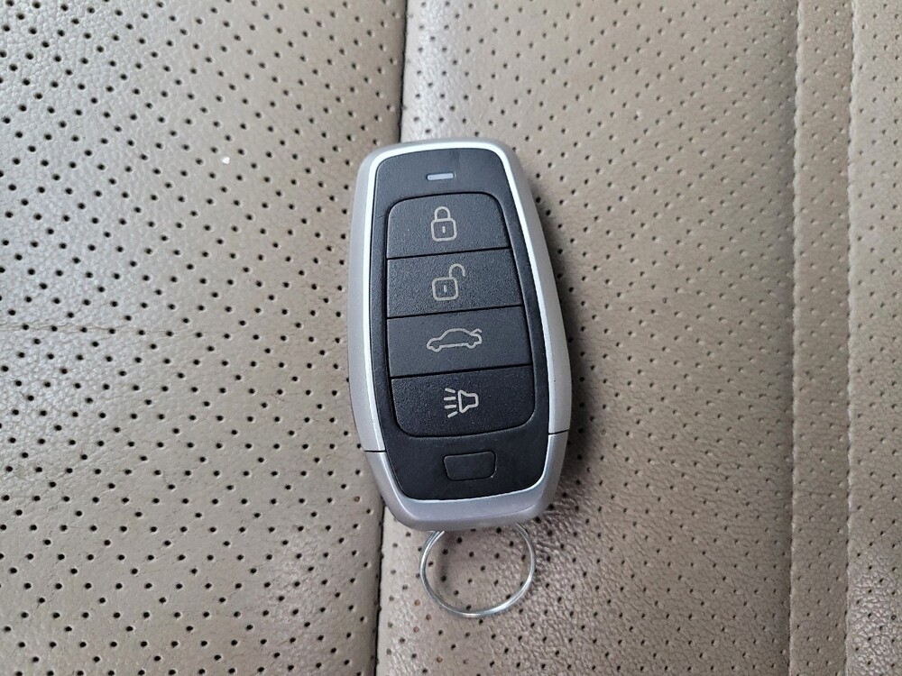 2018 Kia Sorento in Taylor, MI 48180 - 18119650 32