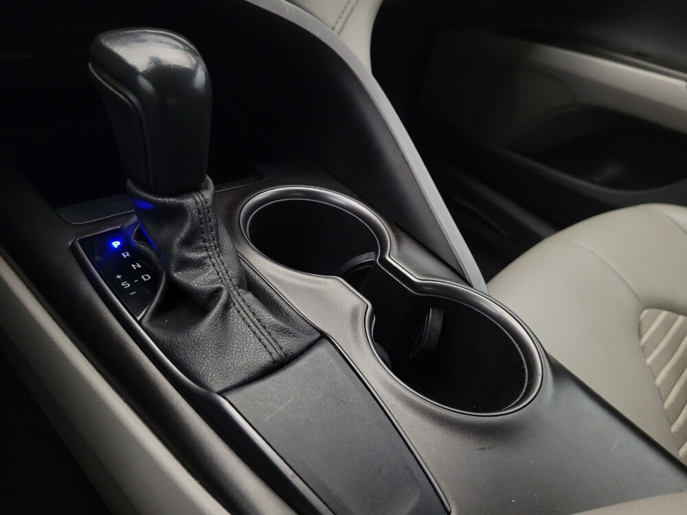 2021 Toyota Camry in Glendale, AZ 85301 - 18119691 26