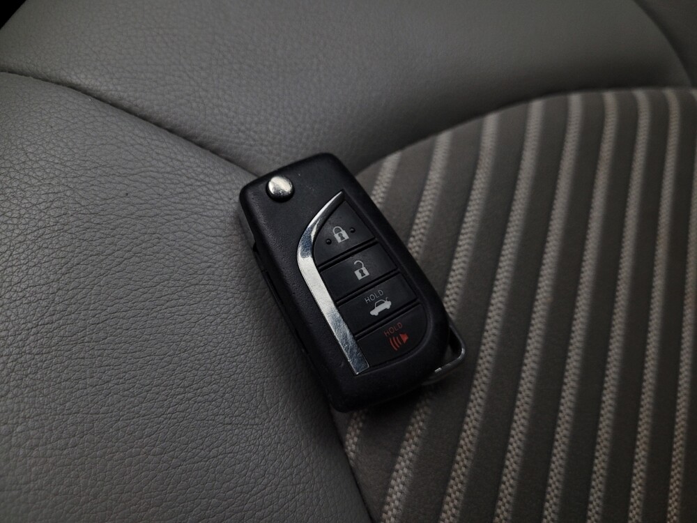 2021 Toyota Camry in Glendale, AZ 85301 - 18119691 32