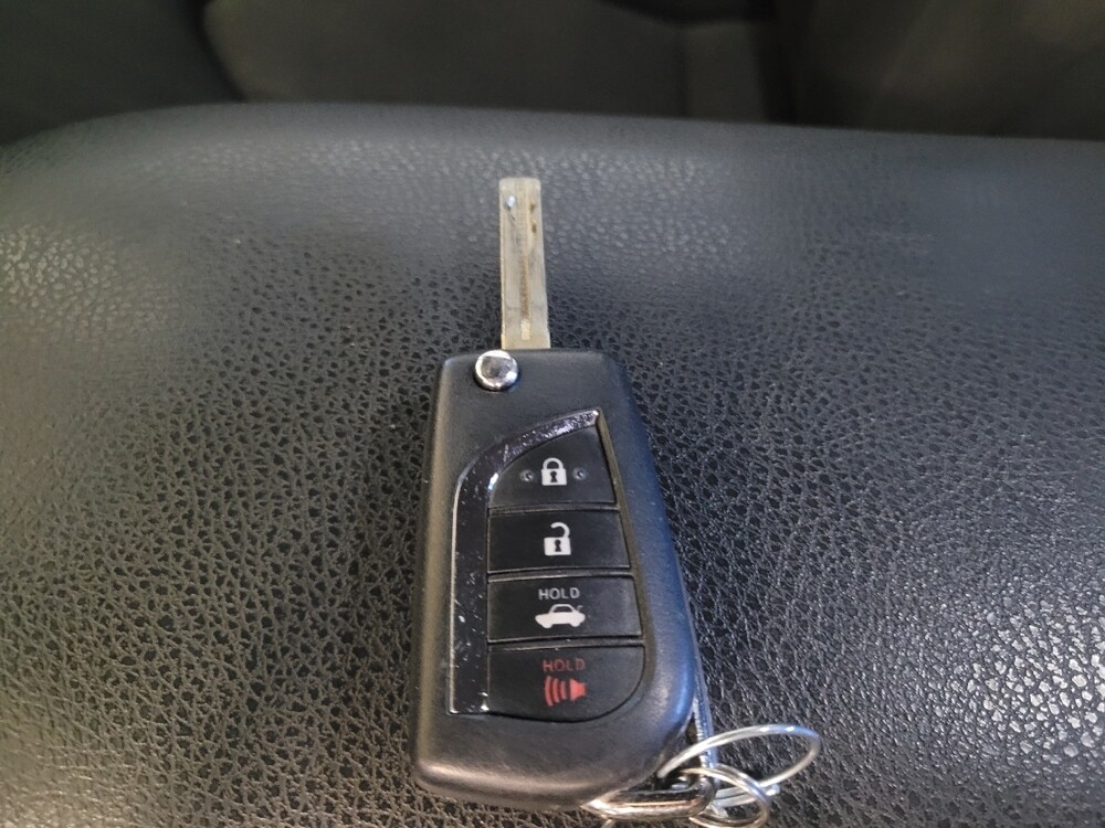 2018 Toyota Camry in Lakeland, FL 33815 - 18119722 32