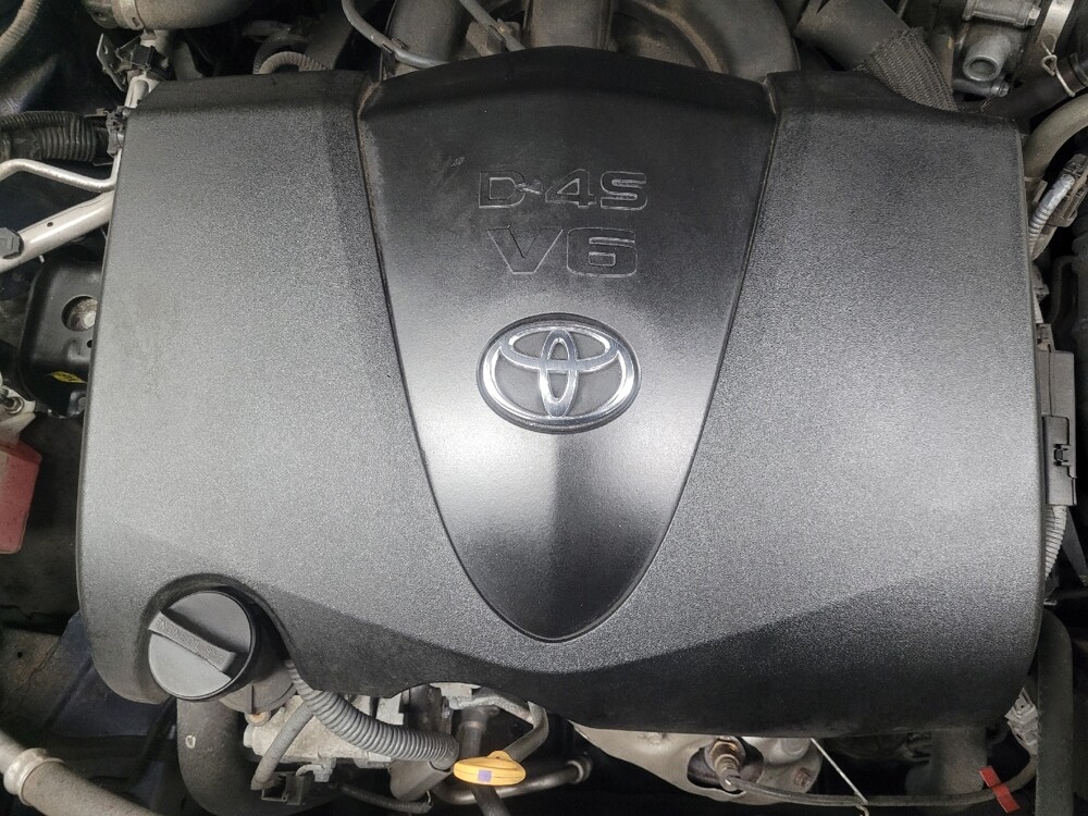 2021 Toyota Highlander in Mishawaka, IN 46545 - 18119723 30